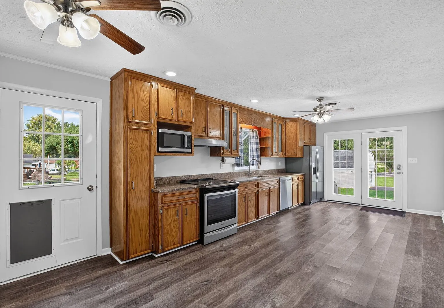 4 bed, 2.5 bath, 2118 sqft, $2,450 — Photo 4