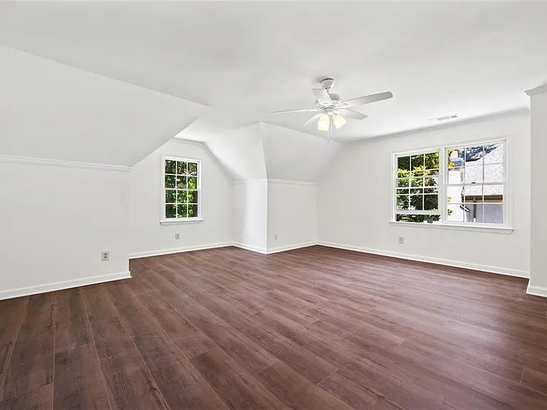 2120 Skyland Cove Ln — Photo 34