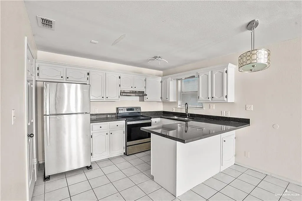 2 bed, 1.0 bath, 893 sqft, $850 — Photo 4