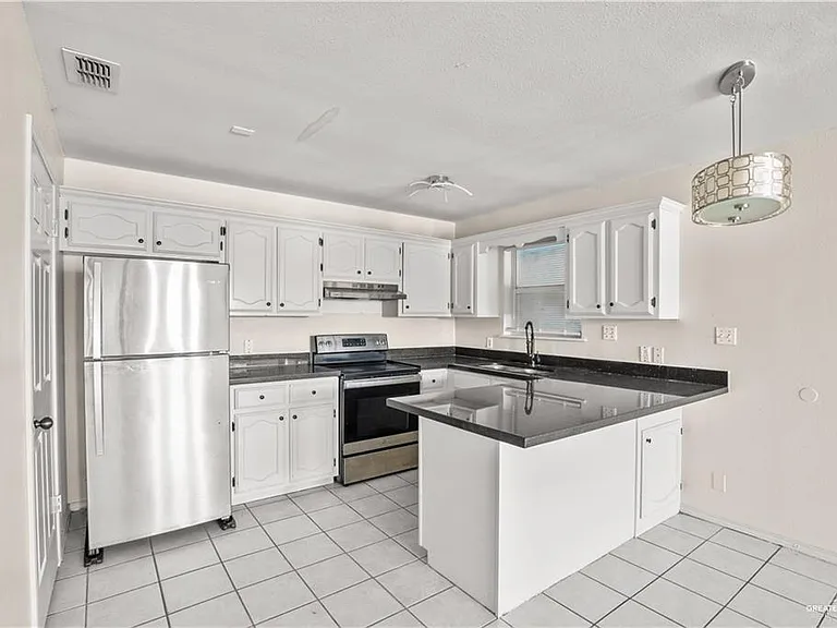 1802 Oasis Ave #202 — Photo 4