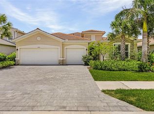 2412 Fallglo St, Naples, FL 34120