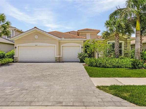 2412 Fallglo ST, NAPLES, FL 34120