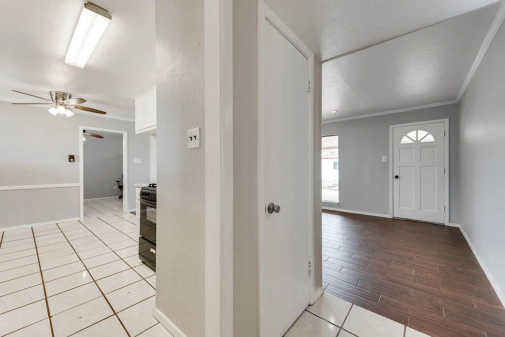 3 bed, 1.0 bath, 1373 sqft, $2,100 — Photo 4