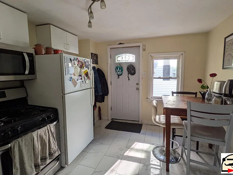40 Bristol St #9 — Photo 2