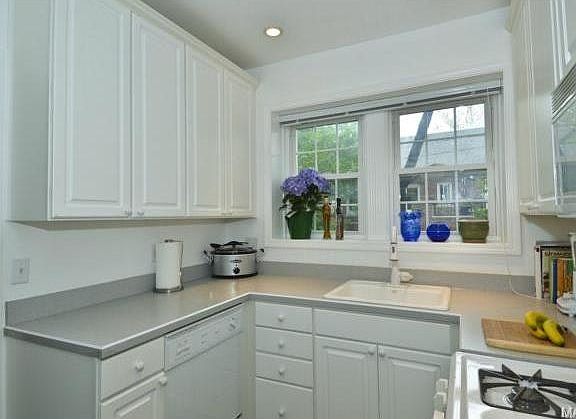 Gas Stove/Oven, Dishwasher, Refrigerator, Closet