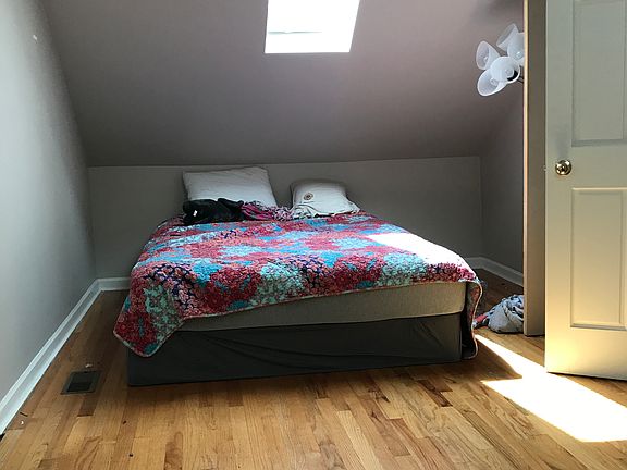 3rd image of 1325 W Barry Ave #3F