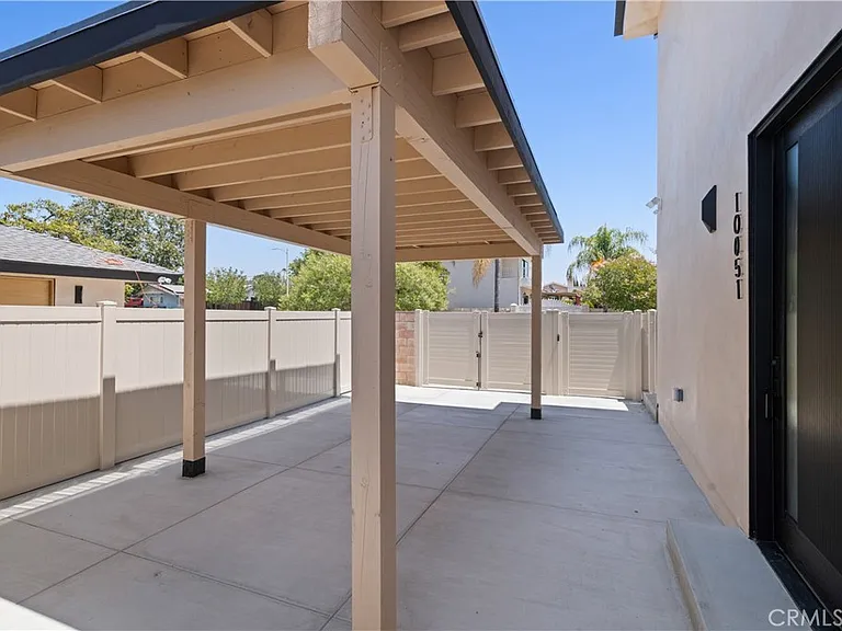 10051 Amestoy Ave — Photo 15