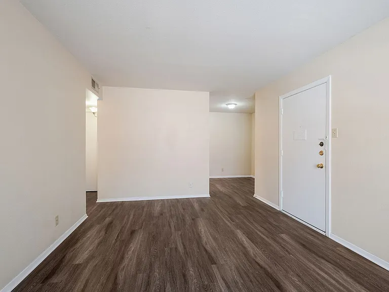 305 W Woodlawn Ave #101 — Photo 8