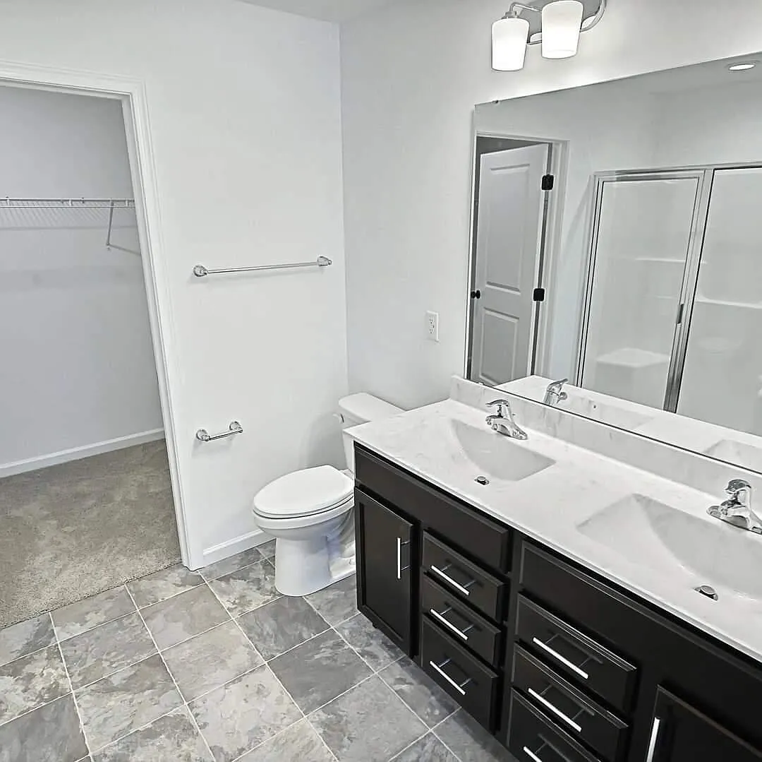 Building Photo - 45 Long Bend Dr