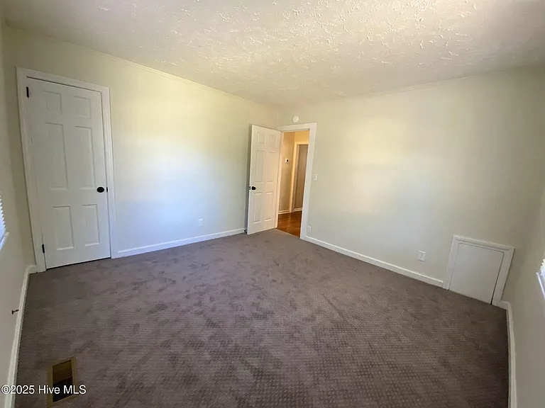 513 W Chapin Rd — Photo 15