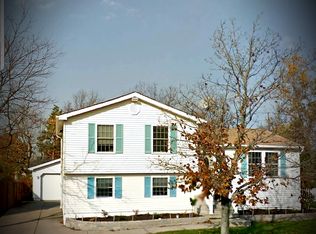 14 Crofton Dr, West Seneca, NY 14224