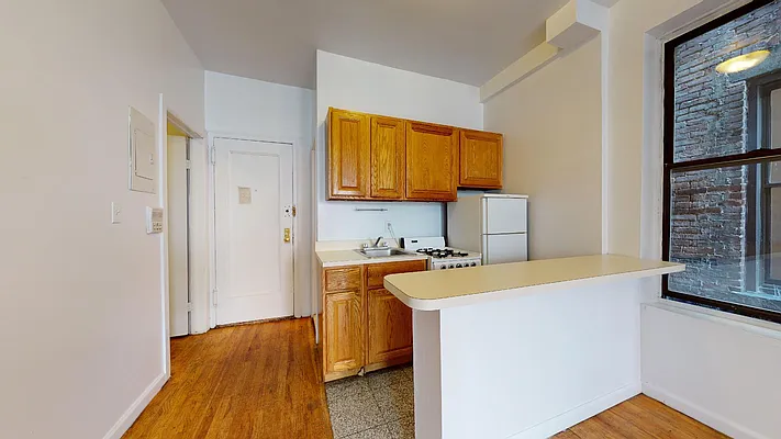 Rented by Bond New York | media 25