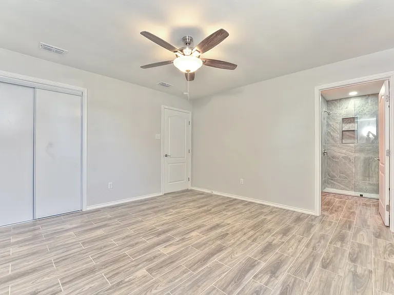 701 W Chavez St — Photo 7