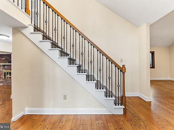3rd image of 15 Fir Ln