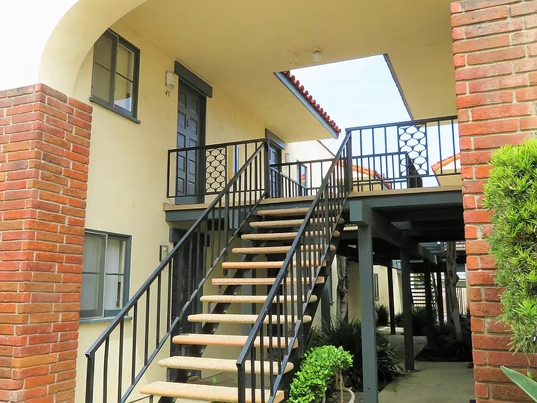 Tustin Villas — Photo 18