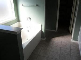 4th image of 724 Rock Springs Dr