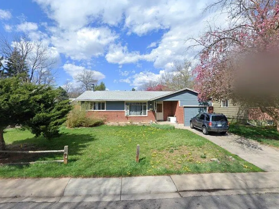 1305 Hillcrest Dr