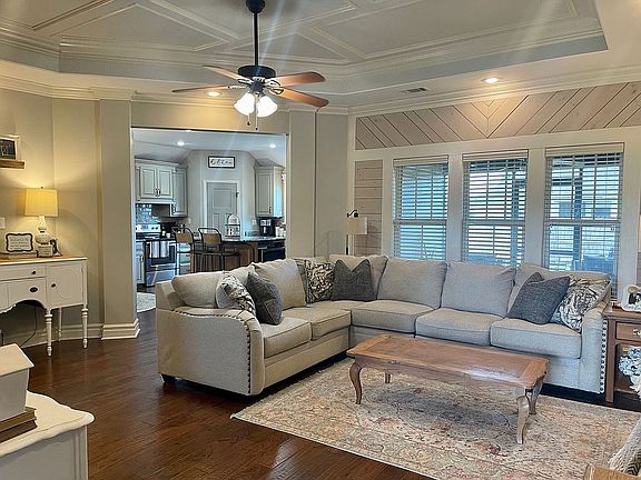 3rd image of 4058 McKenzie Ln