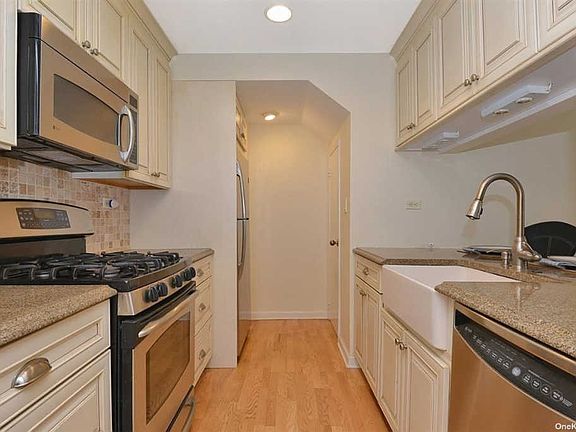 5th image of 240-19 Oak Park Dr #77A