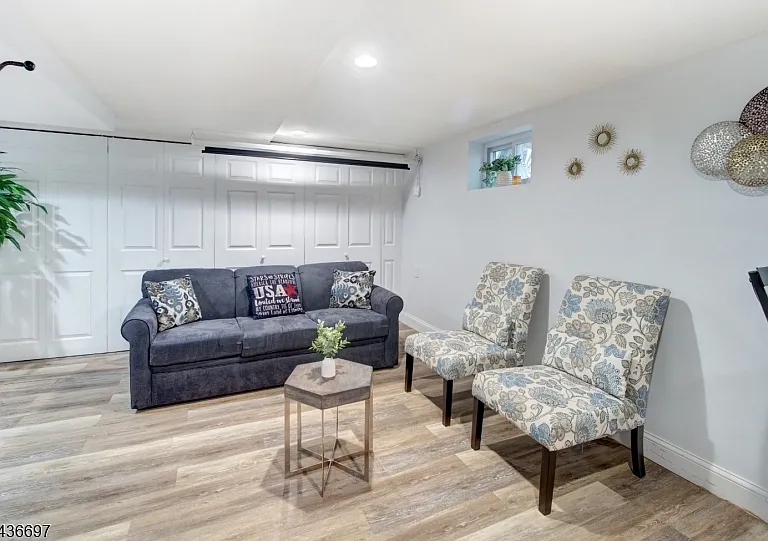 605 Crescent Dr — Photo 6