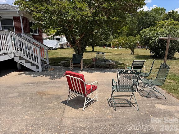 4th image of 1821 Overbrook Rd