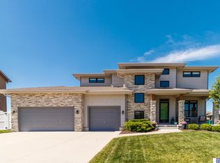 12316 Freeboard Dr, Papillion, NE 68046