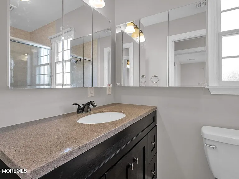 401 Spruce St — Photo 13