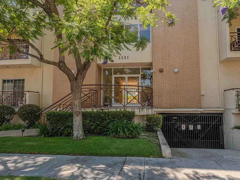 1131 Campbell St #211 — Photo 1
