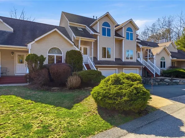 99 River Farms Dr, West Warwick, RI 02893