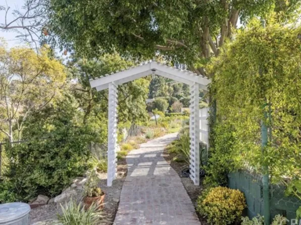 49 Hitching Post Dr, Palos Verdes Peninsula, CA 90274