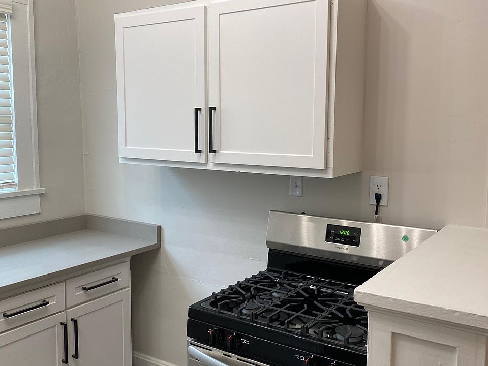 One Bedroom Kitchen/Stove