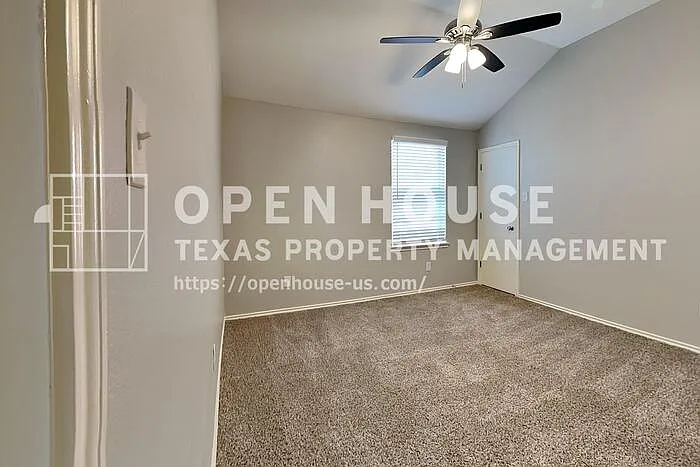 13225 Elmhurst Dr — Photo 16