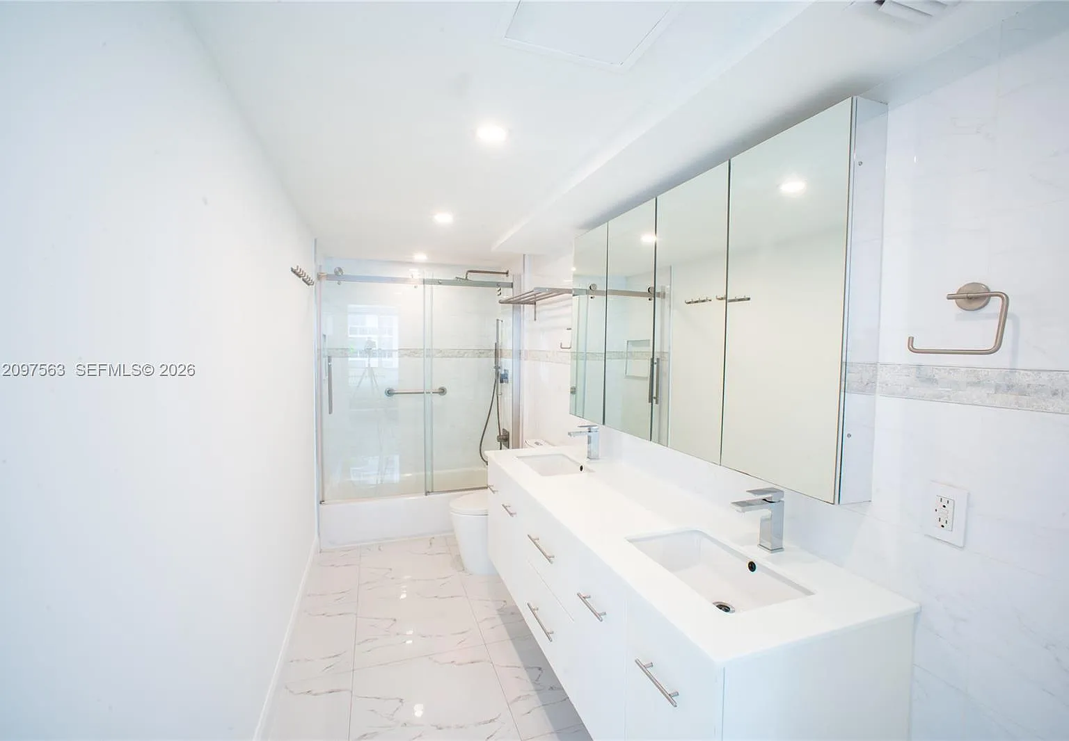 11 Island Ave — Photo 4