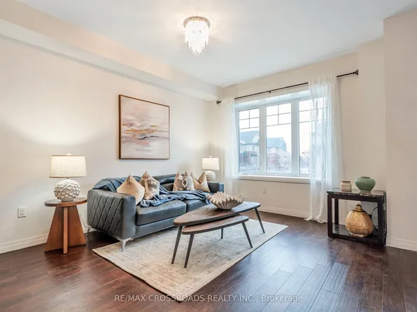 4 Near Ln, Hamilton, ON L9G 0H2