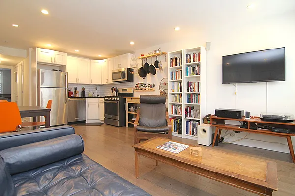 Rented by Compass | media 12