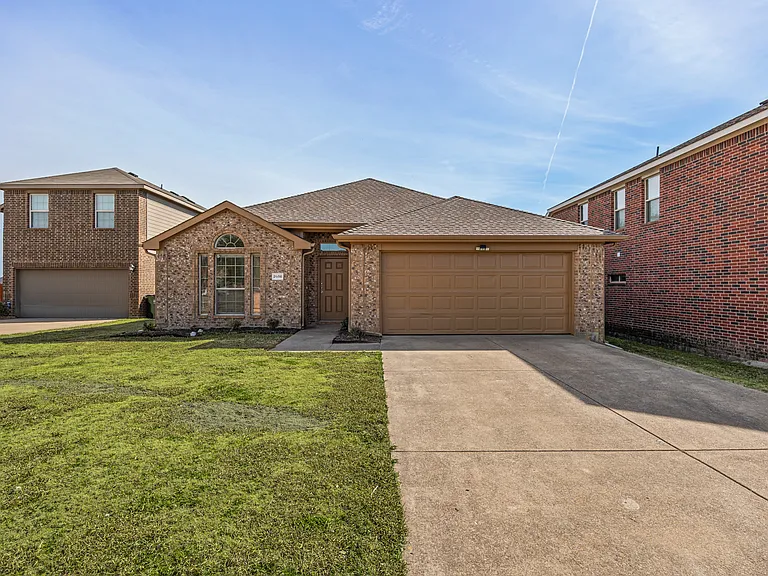 2508 Pioneer Bluffs Rd — Photo 2