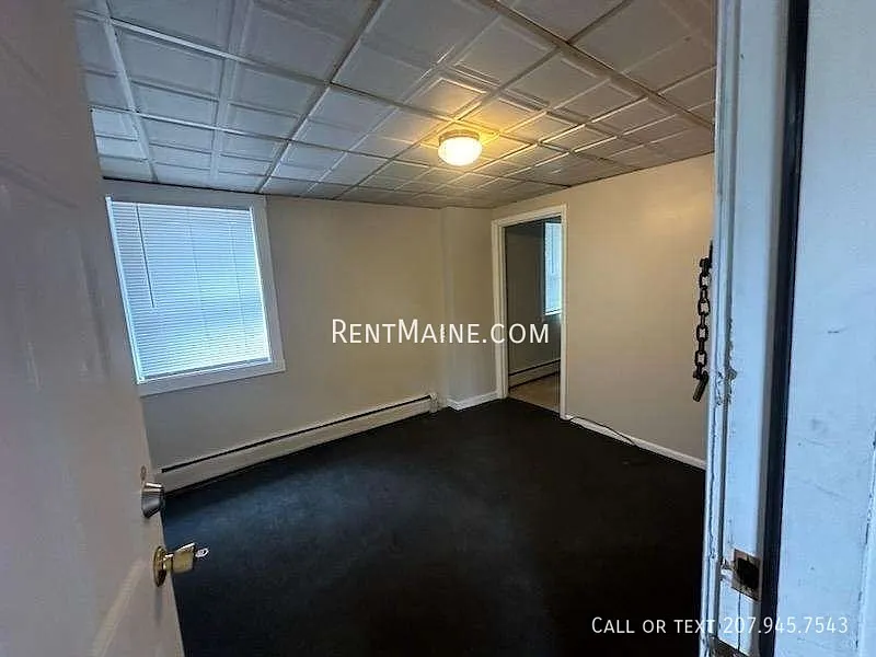Studio, $975 — Photo 4