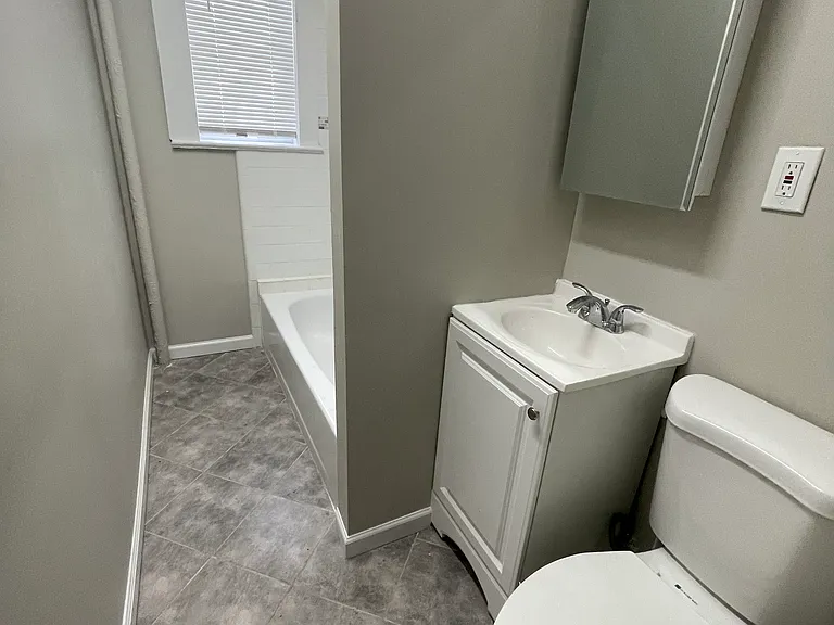 9 Bentley Ave #11E — Photo 6