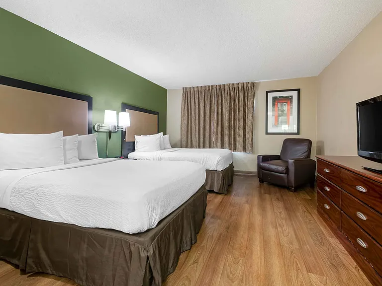 Studio Suite - 2 Full Beds