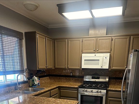 3rd image of 810 Atwell Cir