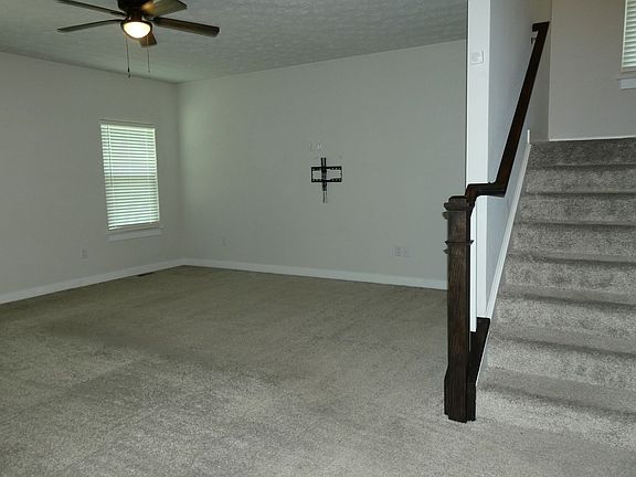 5th image of 417 Sydney Dr