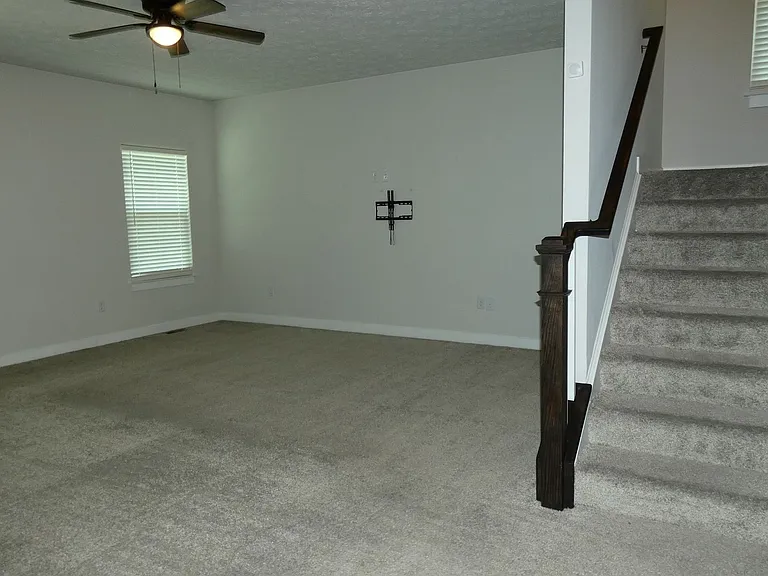 417 Sydney Dr — Photo 5