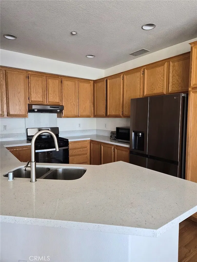 2 bed, 2.0 bath, 1371 sqft, $3,700 — Photo 4