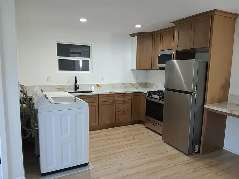 5414 S Victoria Ave — Photo 14