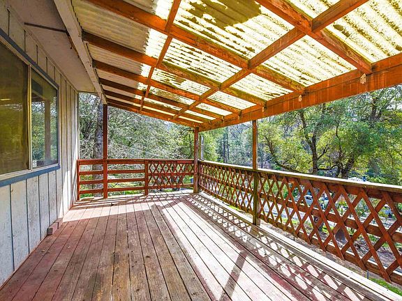 3rd image of 16552 Creekside Dr