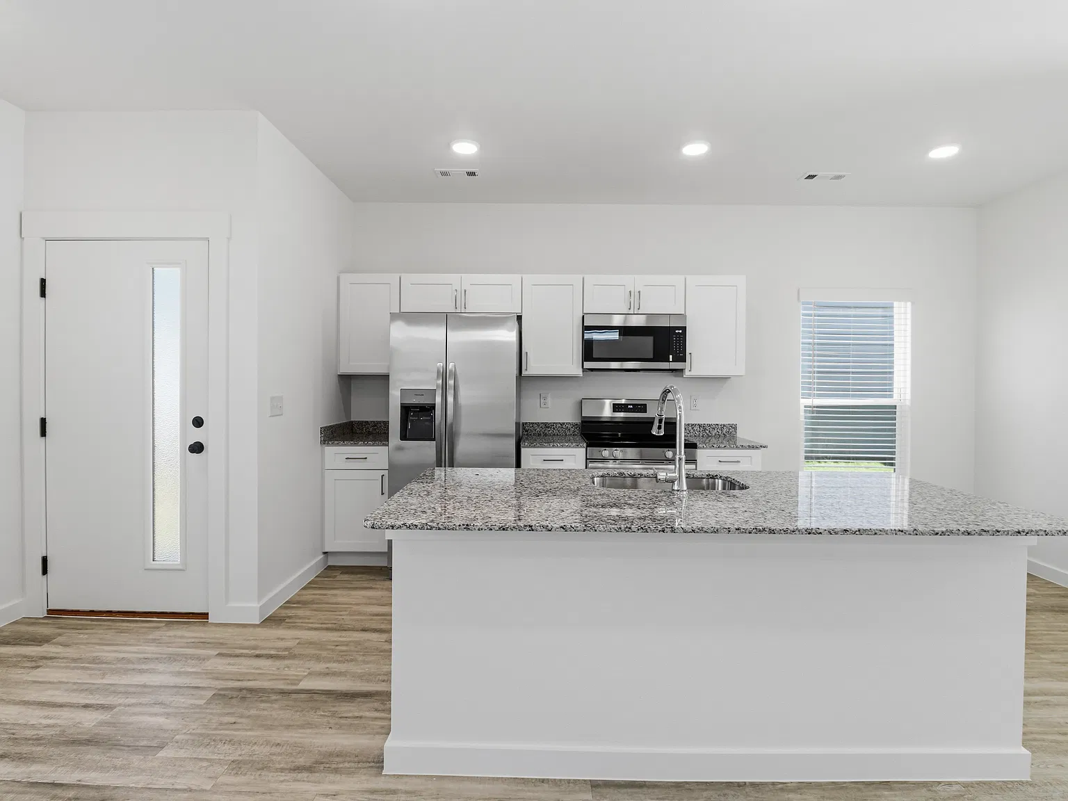 2 bed, 1093 sqft, $1,550 — Photo 2
