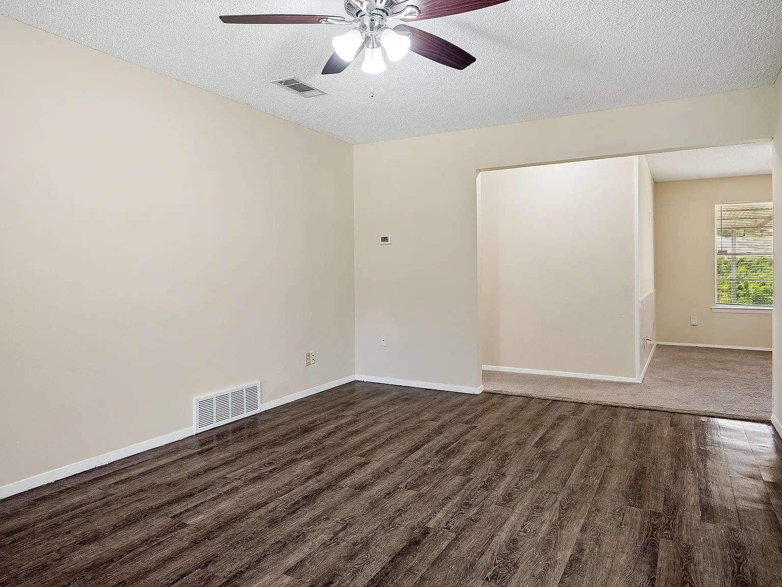 3 bed, 1632 sqft, $2,095 — Photo 2