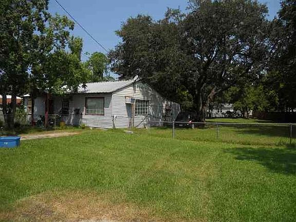 3rd image of 3628 Mockingbird St
