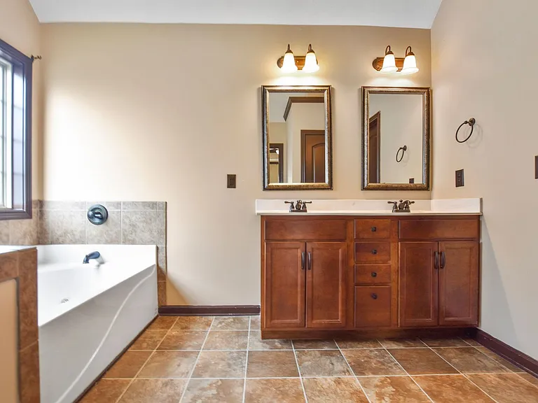 1240 Chinook Cir — Photo 19