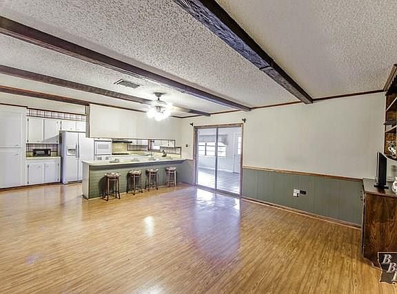 5th image of 404 Galveston Dr